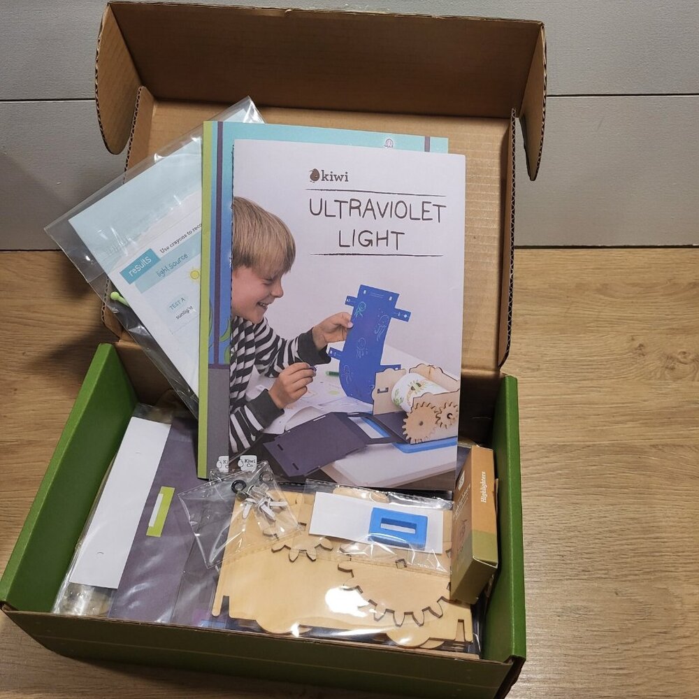 Ultraviolet Light Learning KIWI CO KIWI CRATE AGES 5+ UNOPENED Kit